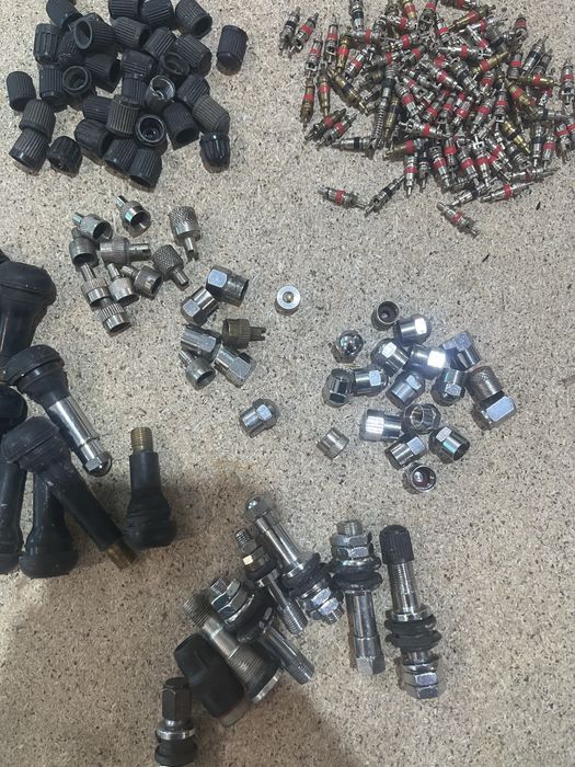 Продам  золотники автомобильные колпачки