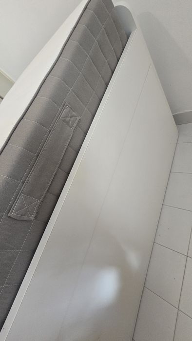 Cama individual com arrumação + colchão – 150 €