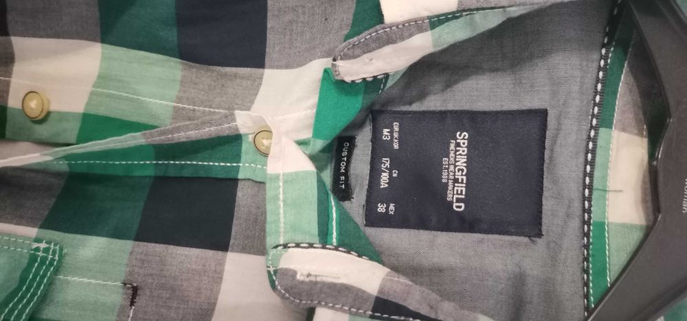 Blazer e camisas em muito bom estado de Marca