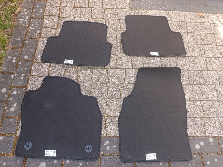 Dywaniki welurowe Skoda Fabia 2025 komplet oryginalne 6VB 863 001 czarne