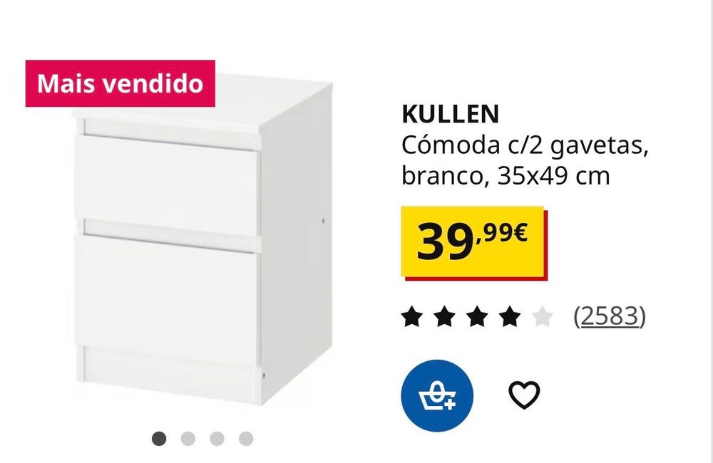 Cama com colchão e duas mesas de cabeceira