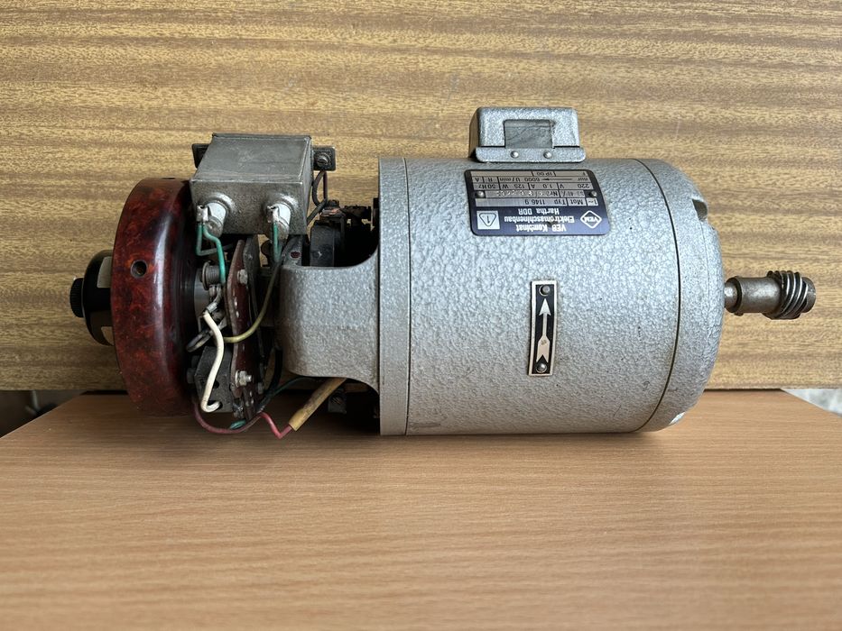 Електродвигун VEB, б/в, з телеграфного апарату Т-63, 220 V, 125 W
