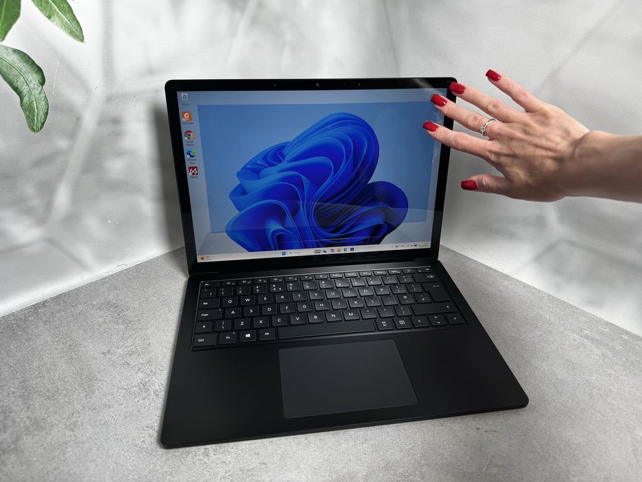 Ноутбук Microsoft Surface Laptop 3 / i5-1035G7 / 8GB / SSD 256GB / 13.5" 2K Touch / Windows 11 Pro