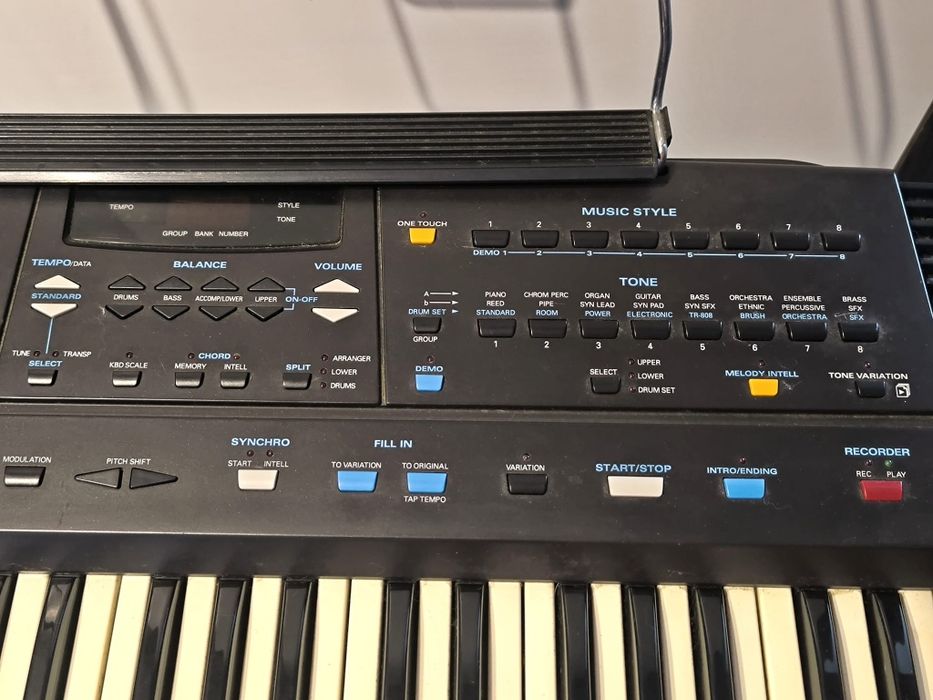 Órgão/piano Roland E-12