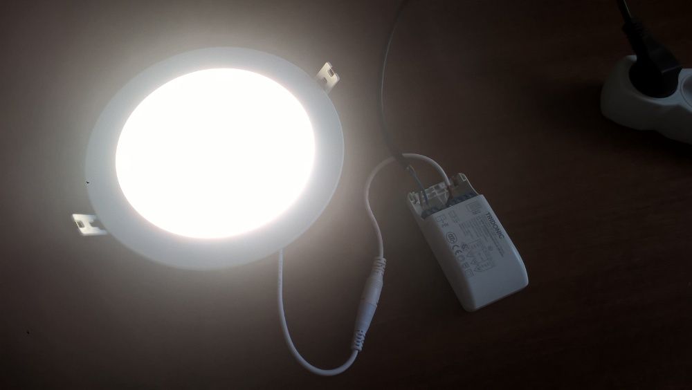 Oprawa oświetleniowa sufitowa DOWNLIGHT z diodami LED