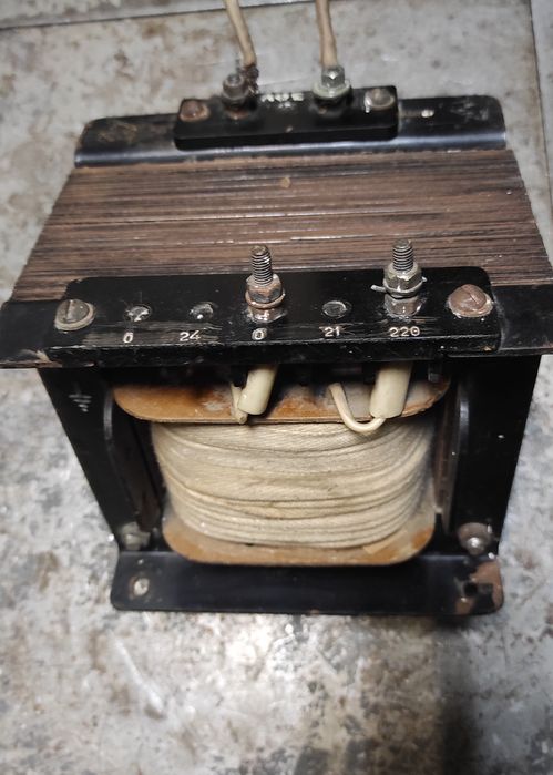 Трансформатор тероїдний , через міст постійний струм .Паяльник