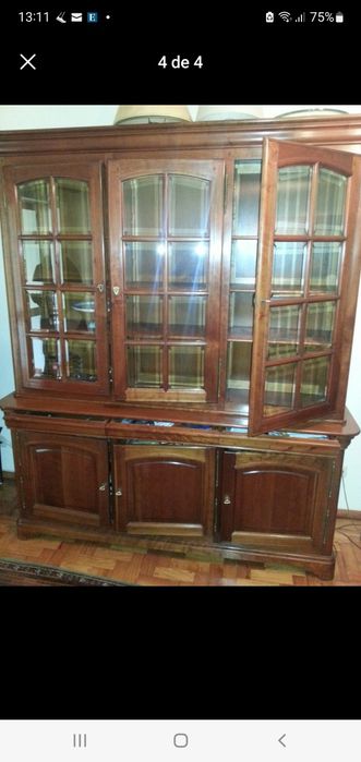 Cristaleira em cerejeira