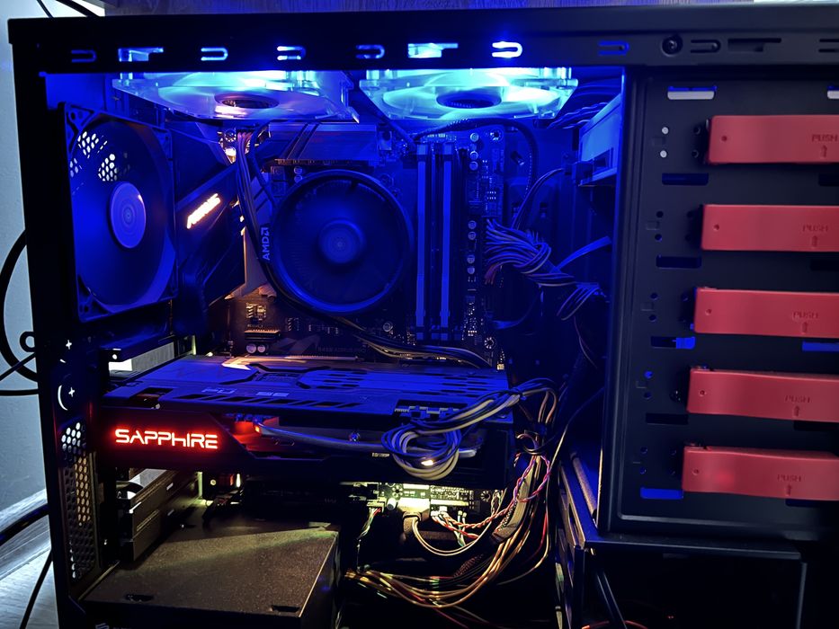 Komputer Ryzen 5 3600X / RX 5700 / 16GB RAM / SSD+M2 / monitor, mysz