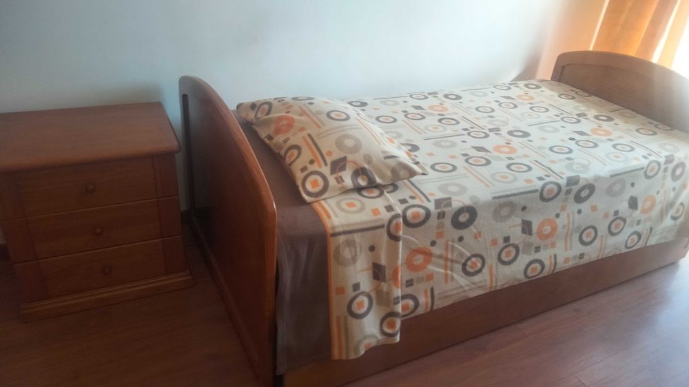 Quarto para Arrendar em Queluz