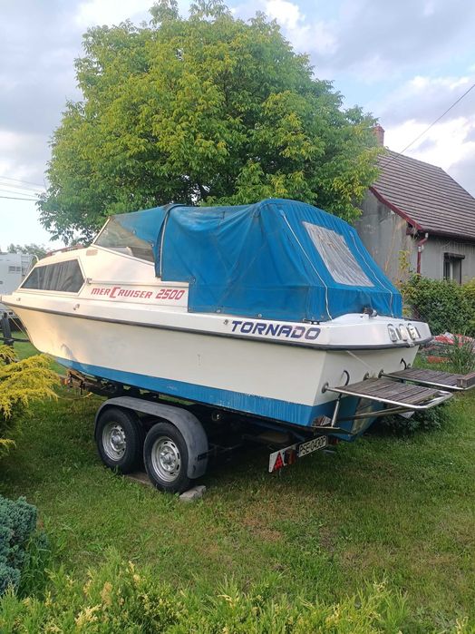 Łódź kabinowa z laminatu