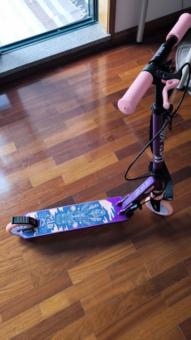 Trotinete criança com suspensão e travão