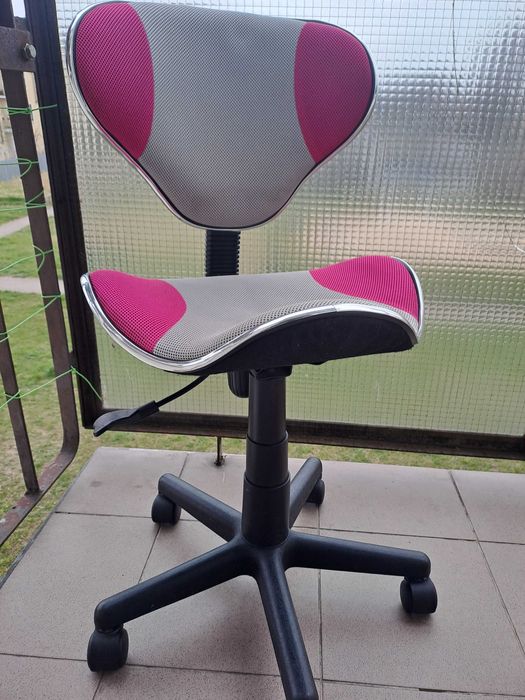 Fotel obrotowy dla dziewczynki do biurka