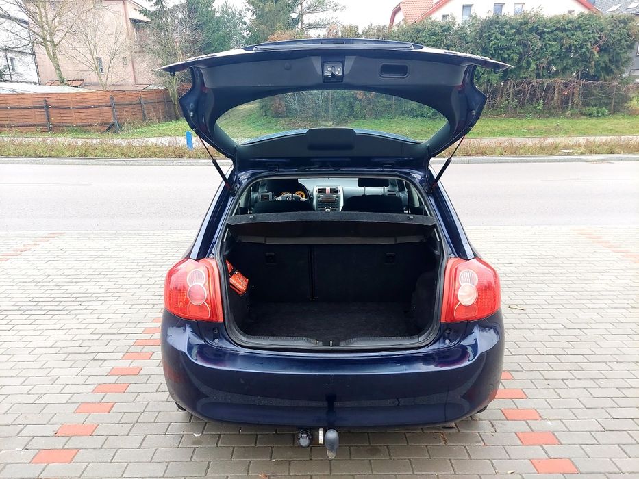 Toyota Auris 2.0 ON  Alu Climatronic KeyLess Tempomat  Hak