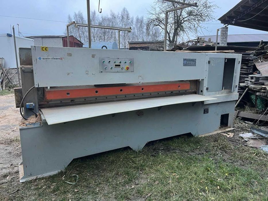 Гільйотина на шпон..гільйотина