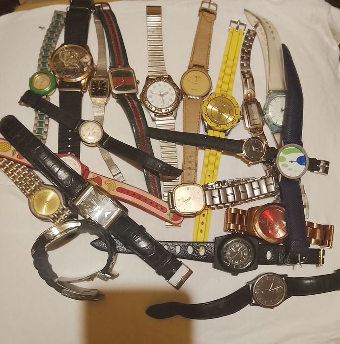 Lote de 21 relógios são vende lote não vende separado