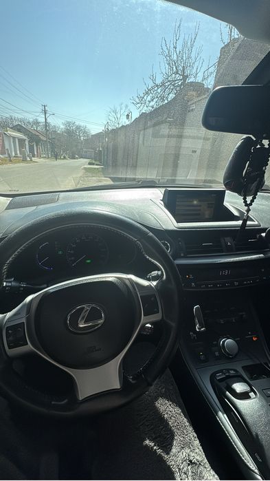 Продам Lexus CT (гибрид)