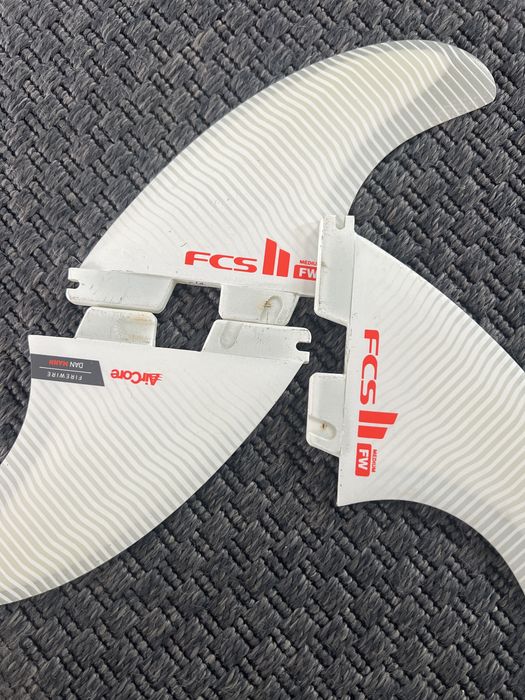 Fcs 2 quilhas firewire brancas medias