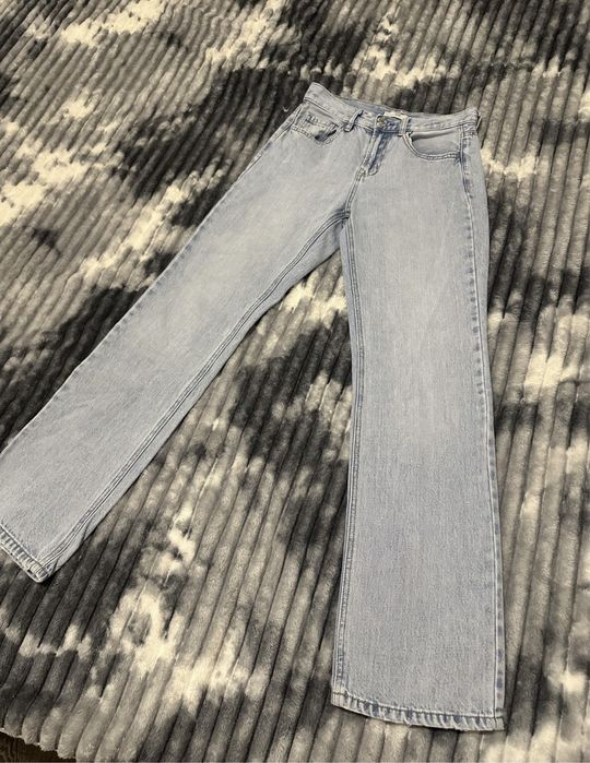 Джинси , блакитного кольору