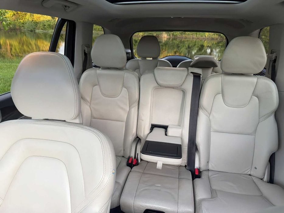Volvo XC90    2015