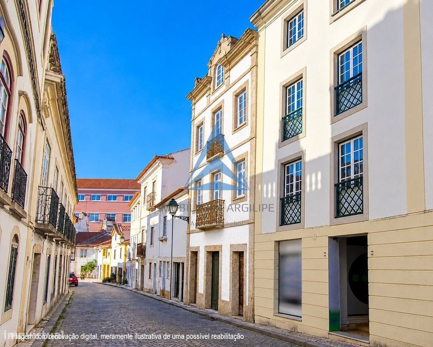 Prédio à venda no centro histórico de Abrantes | Terraço, quintal e...