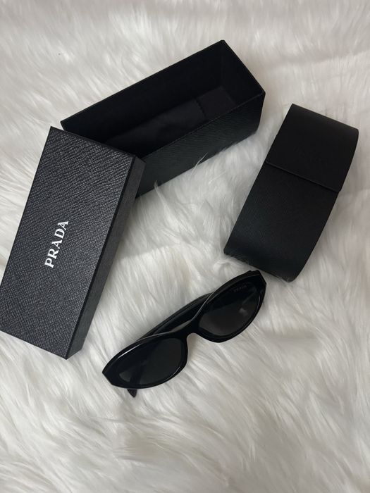 Жіночі окуляри прада