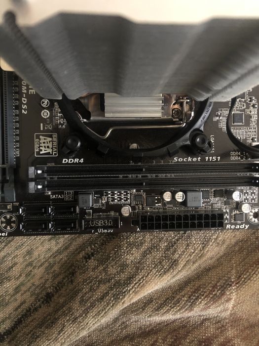 Материнська плата гігабайт