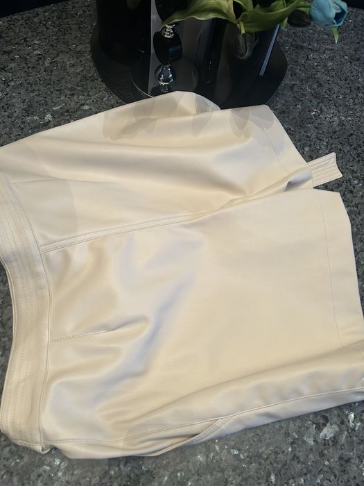 Spodenki skorzane Pinko z paskiem r.46