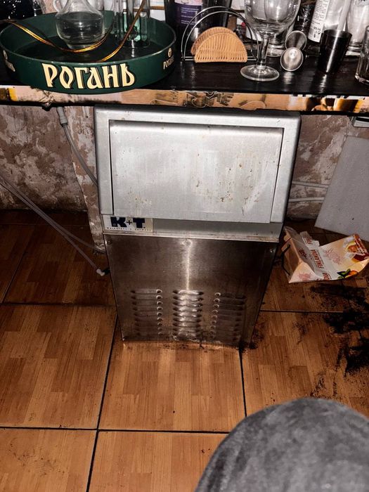 Продам ледогенератор 18 кг в сутки