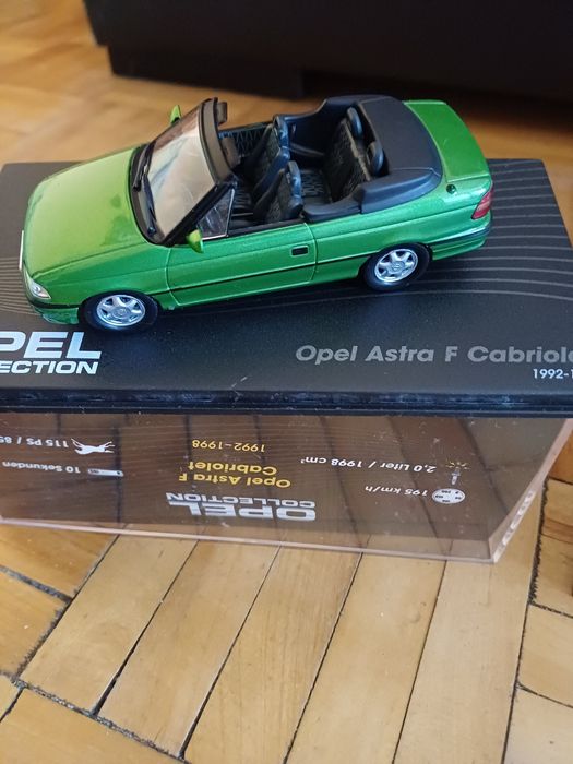 Auta kolekcjonerskie 1 : 43