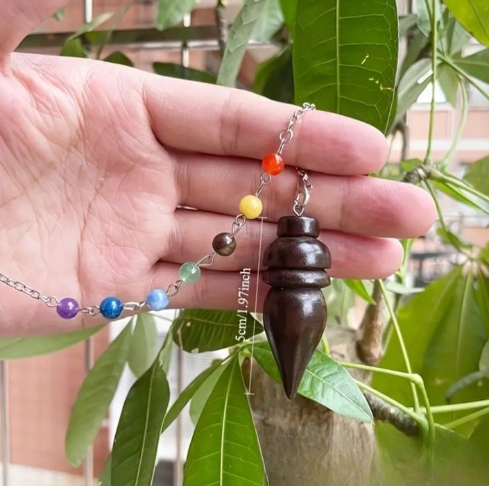 Pendulo de madeira com 7 chakras para radiestesia espiritualidade