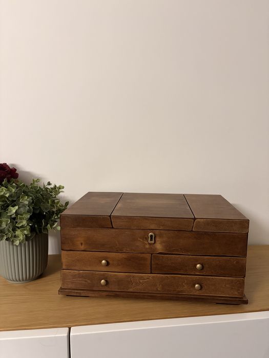 Caixa guarda joias / costura de madeira