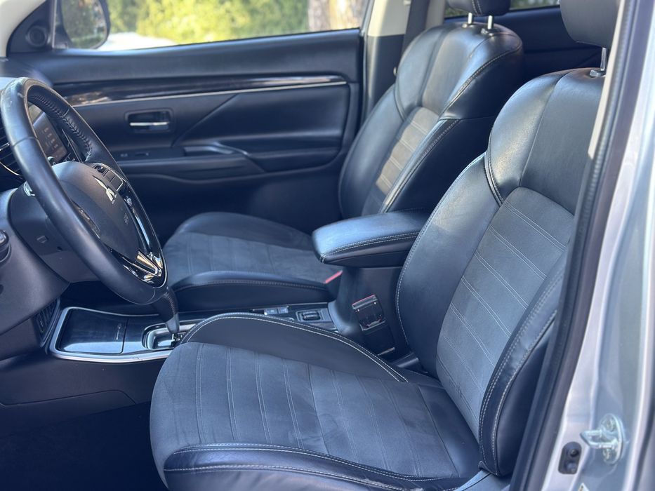 Mitsubishi Outlander 2020 року