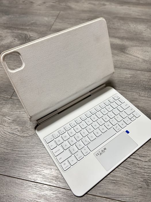 Чохол клавіатура для iPad