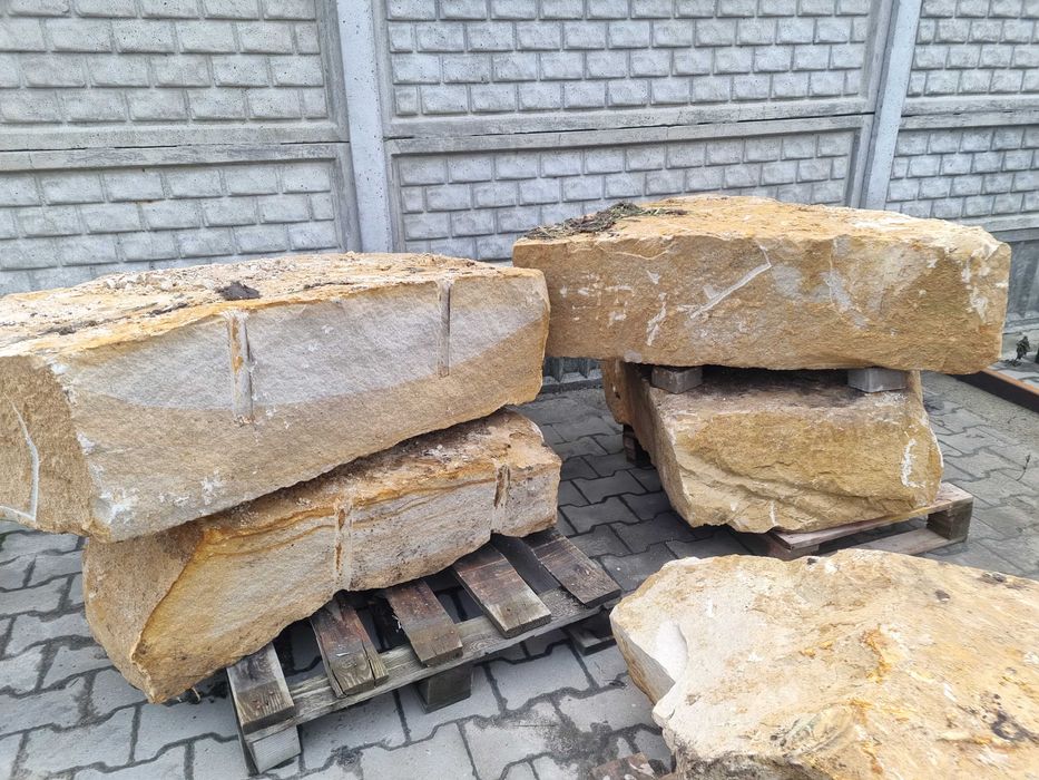 Piaskowiec duże głazy