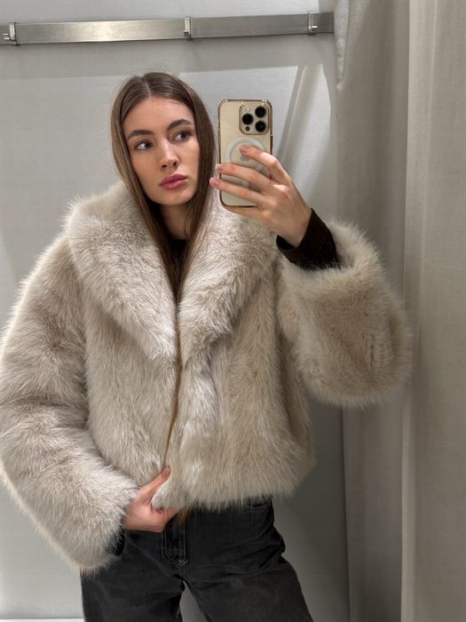Бежева шуба Zara з імітацією натурального хутра