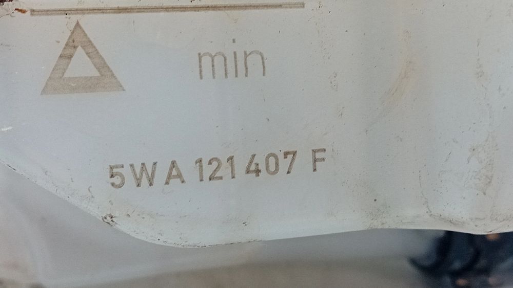 Reservatório / depósito da água / líquido de refrigeração AUDI Q2 (GA)