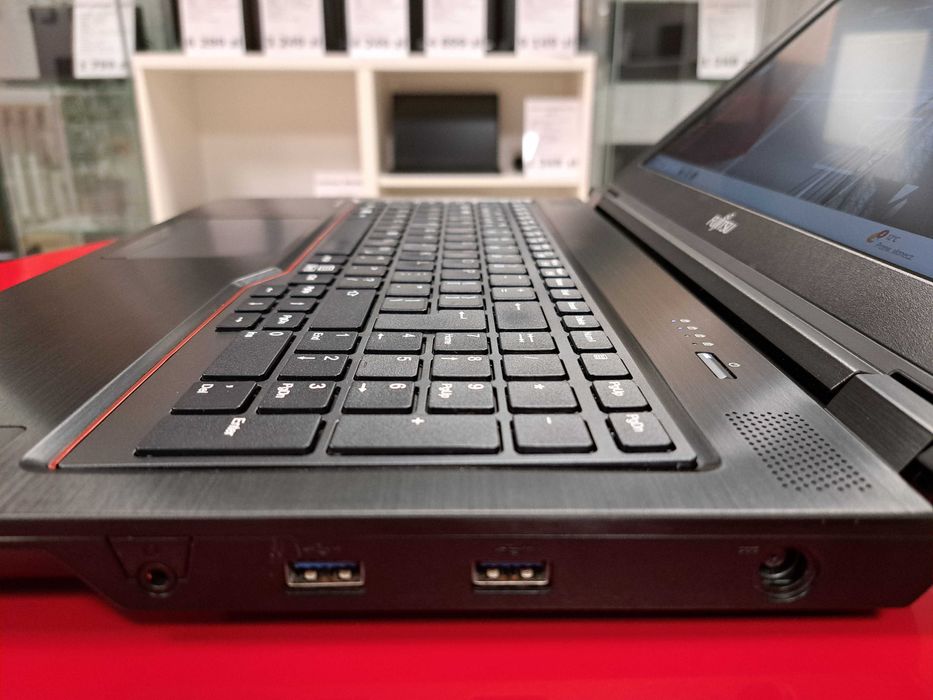 Mocny 15" FUJITSU Celsius H7510 Xeon W-10855M 16GB/512GBSSD Nvidia 4GB