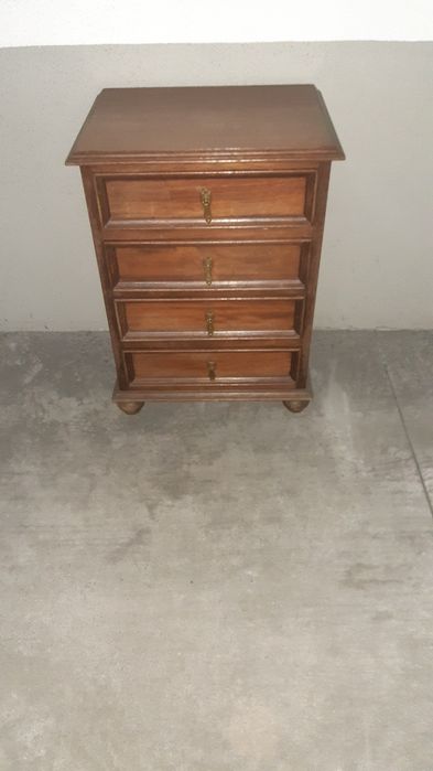 Móvel de apoio 4 gavetas