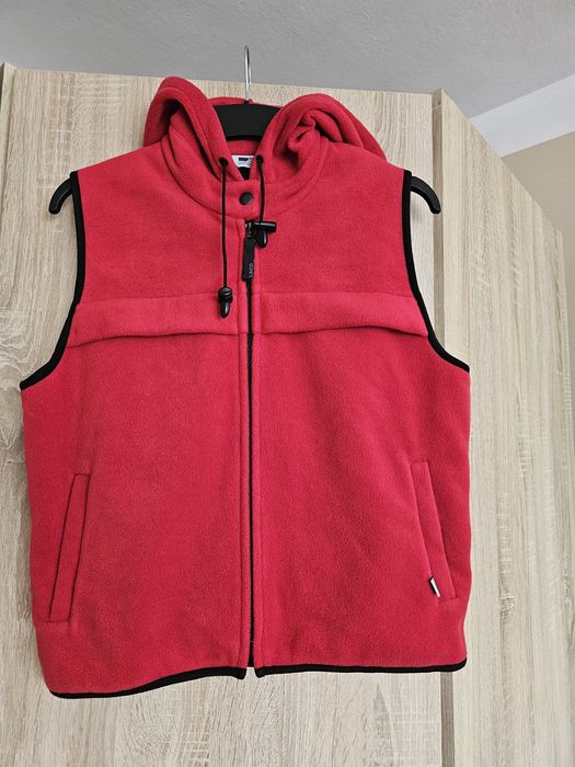Czerwony bezrękawnik polarowy Levi's rozm M