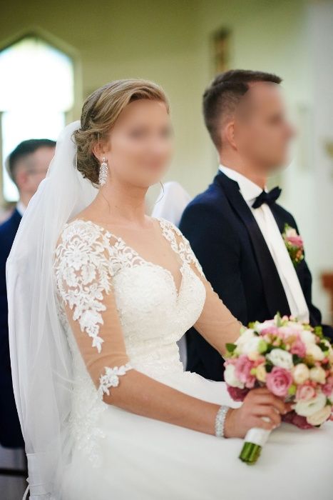 Piękna suknia ślubna z trenem Martin Andre