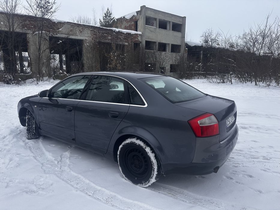 Ауді А4В6 на повному ходу 2.0бензин