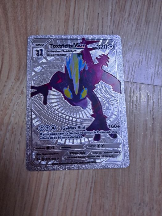 Srebrna karta pokemon Toxtricity, Vmax