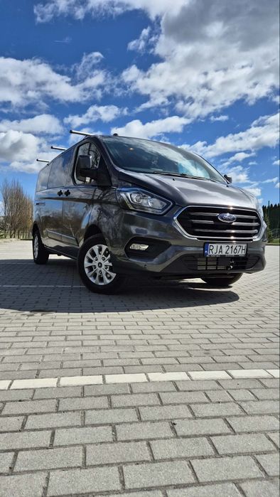 Wynajem busa 9-OSOBOWEGO Ford Tourneo
