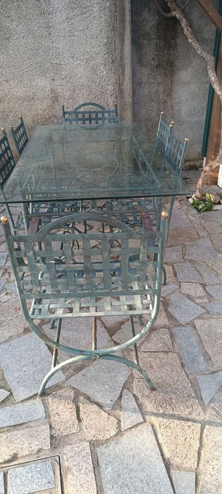 Conjunto de mesa e cadeiras de jardim