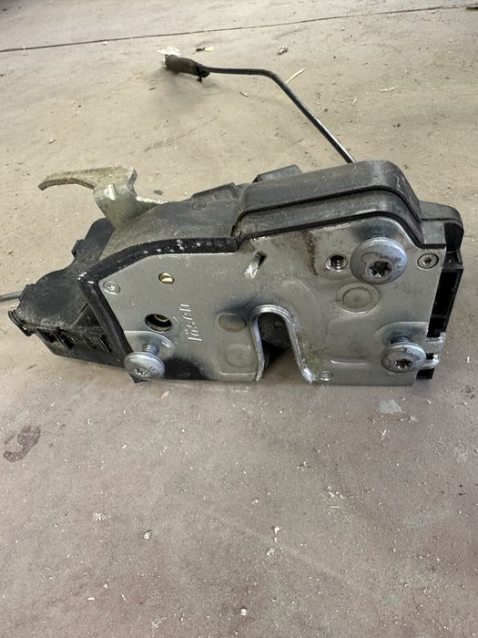 Замок двери передний пассажирский bmw e46