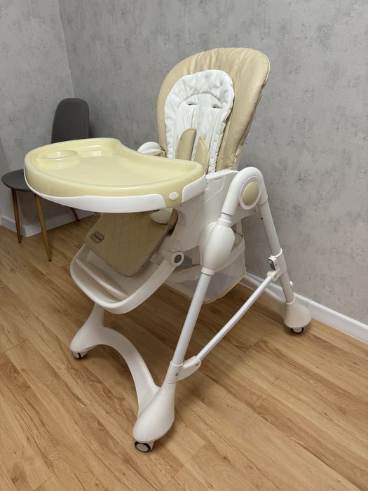 Продам дитячий стільчик для годування carrello