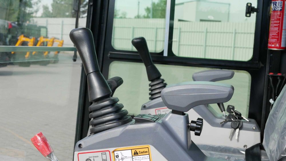 MINIKOPARKA 1.8t | Kubota D902 | kabina | 3 łyżki | leasing | FV23