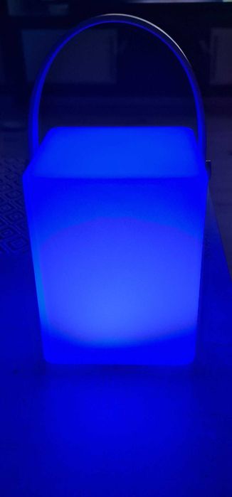 Nowa lampa akumulatorowa led z 8 kolorami z pilotem