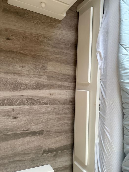 Mobília de Quarto Branca em Madeira