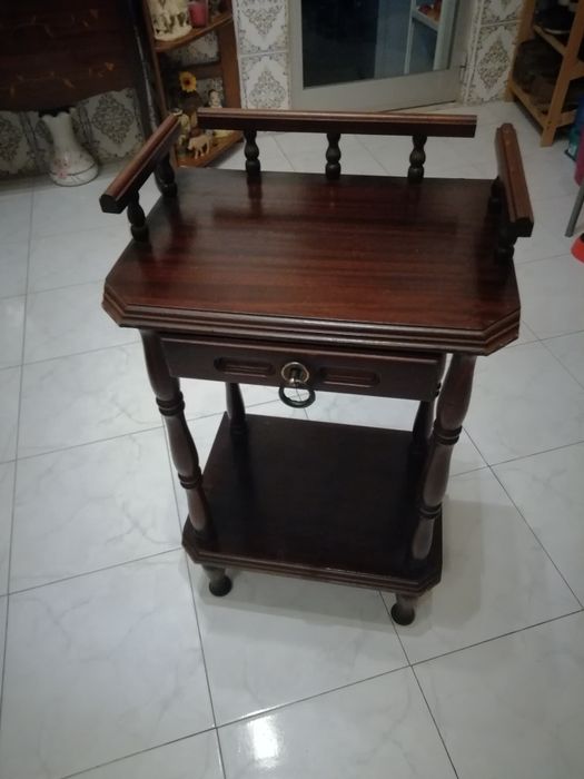 Mesa Antiga Pequena  Bonita